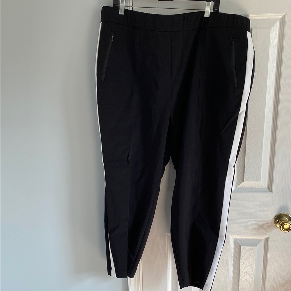 NWT Lane Bryant Black & White On the Go Mid Rise Cropped Pants Tapered Leg Sz 22